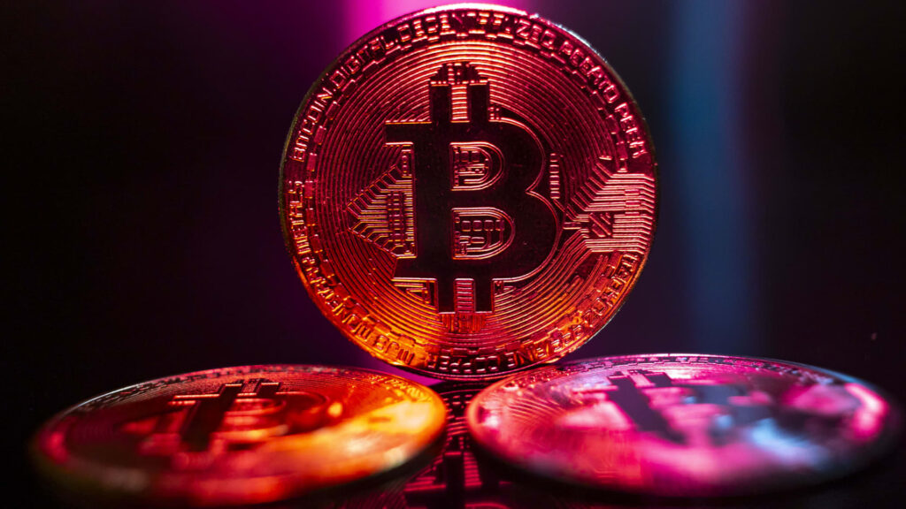 Bitcoin sinks to $115,000 after hitting its newest record, as macro concerns spark liquidation wave