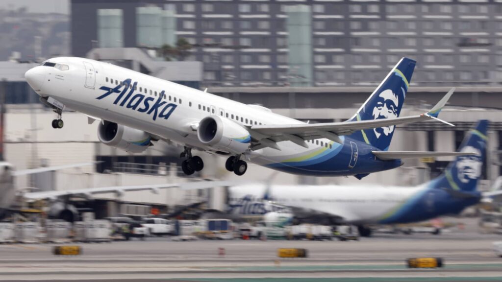 Alaska Airlines launches $395 card, combines loyalty with Hawaiian